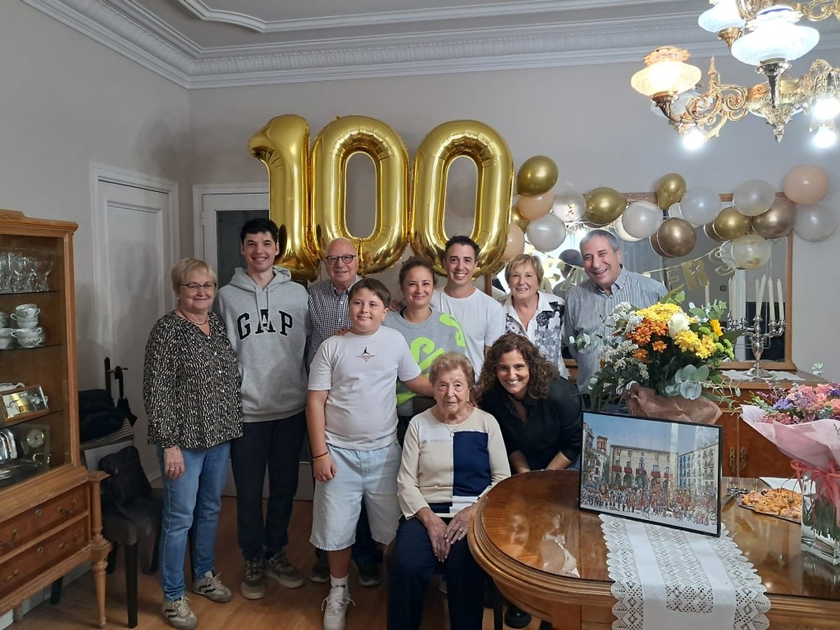 Manresa city council honours centenarian palmira cubero masferrer