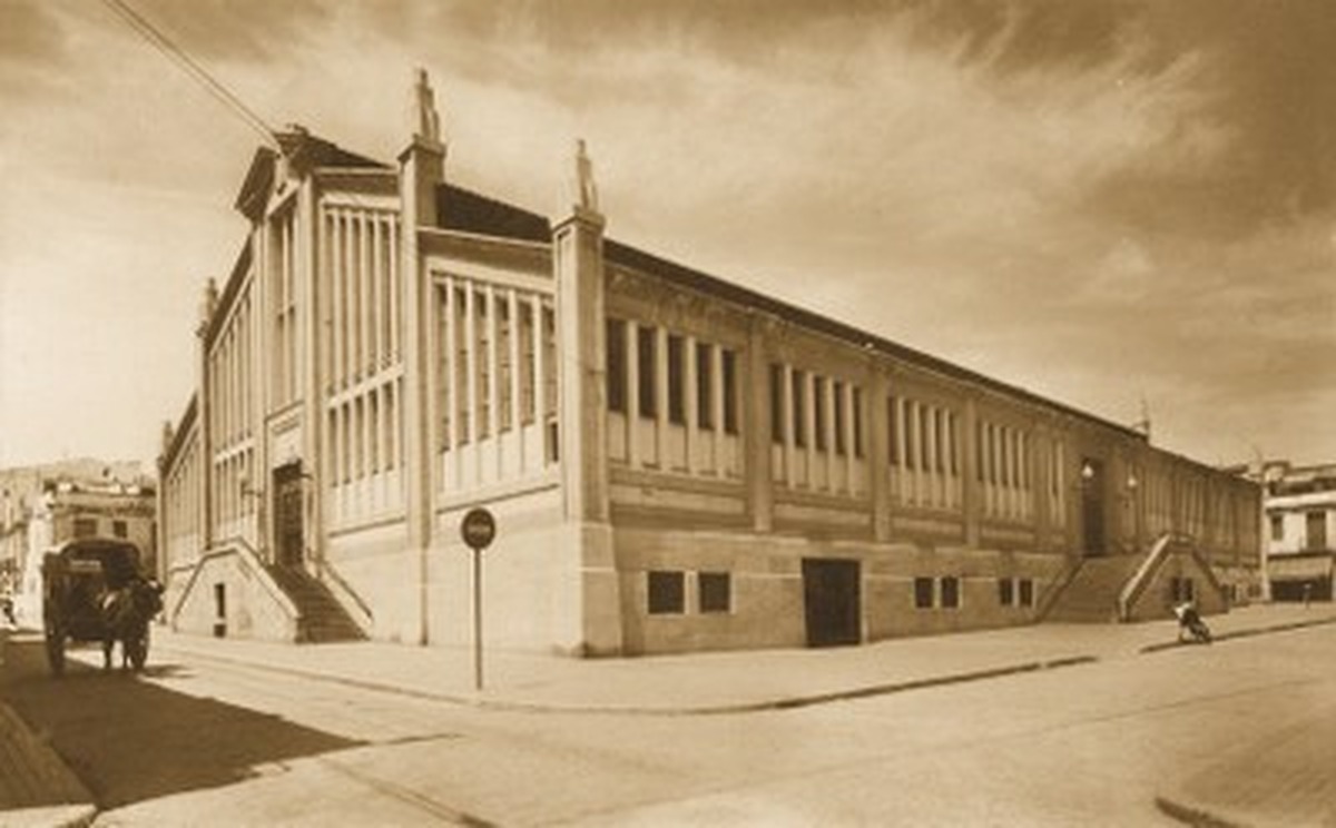 Mercat de la Plaça de Cuba celebrates 90 years with festive events and guided tours