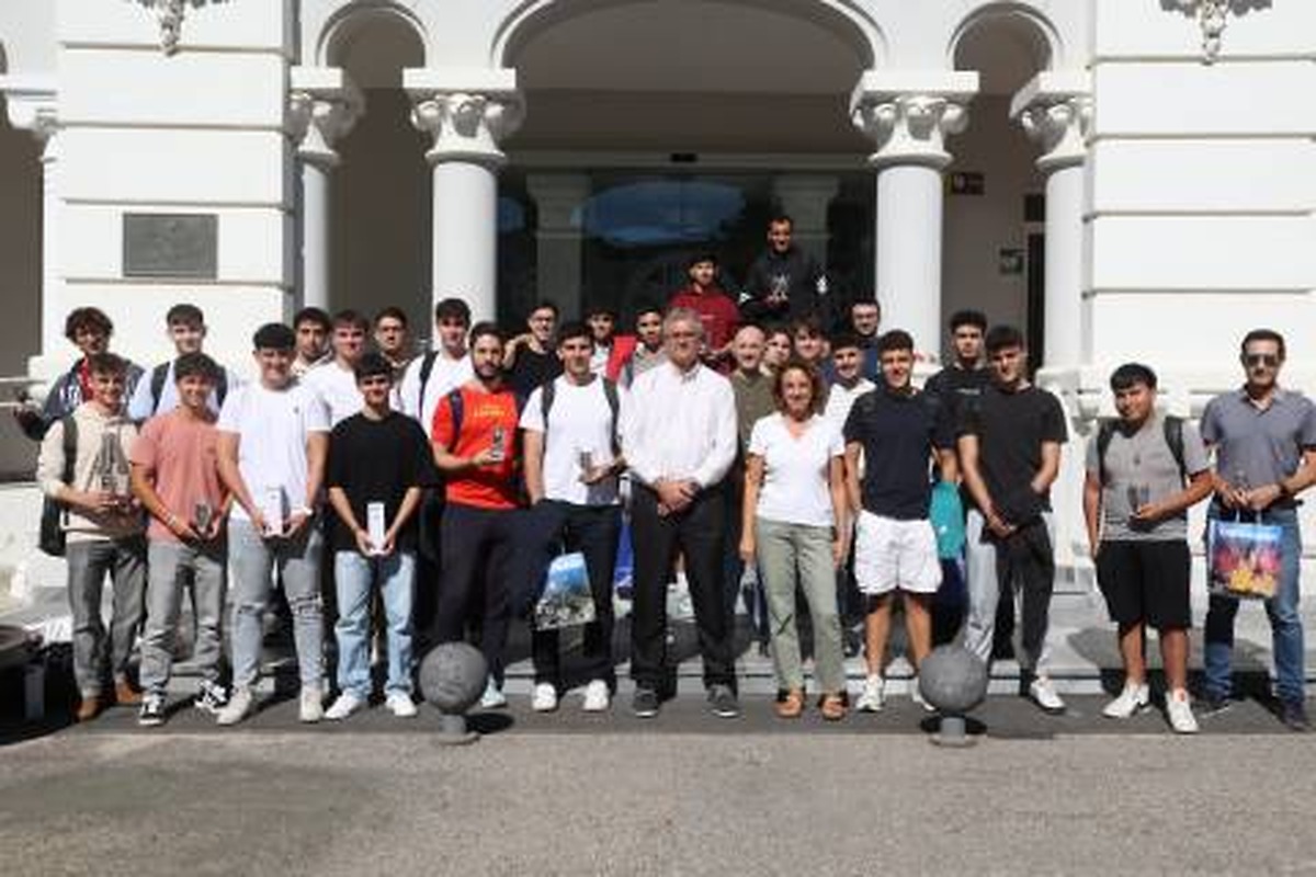 winners of rector's trophy and welcome tournaments receive awards