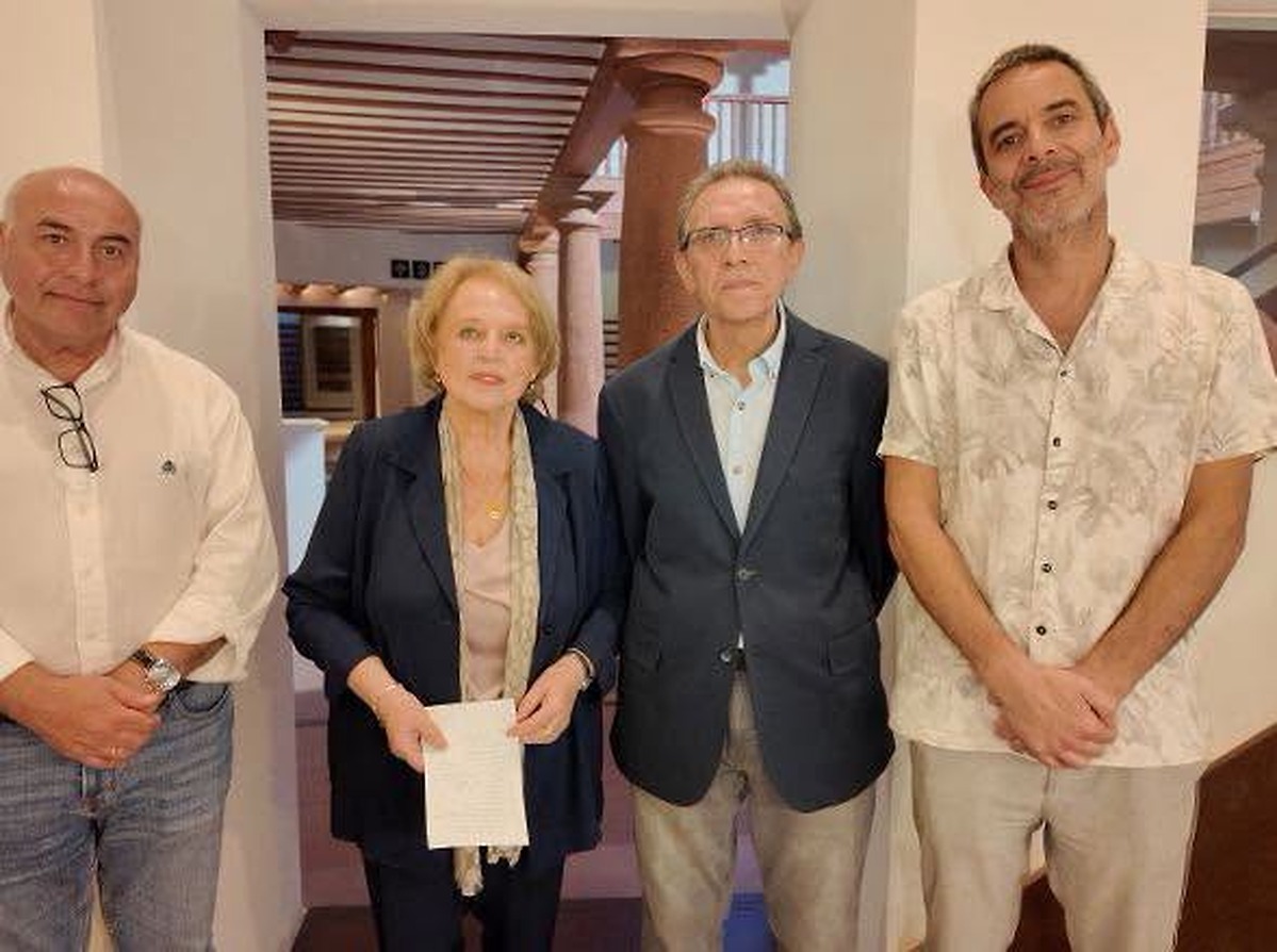 Virginia Sánchez Nuño presents her poetry collection 'A ti, mujer, desde mi mar' in Alcázar de San Juan