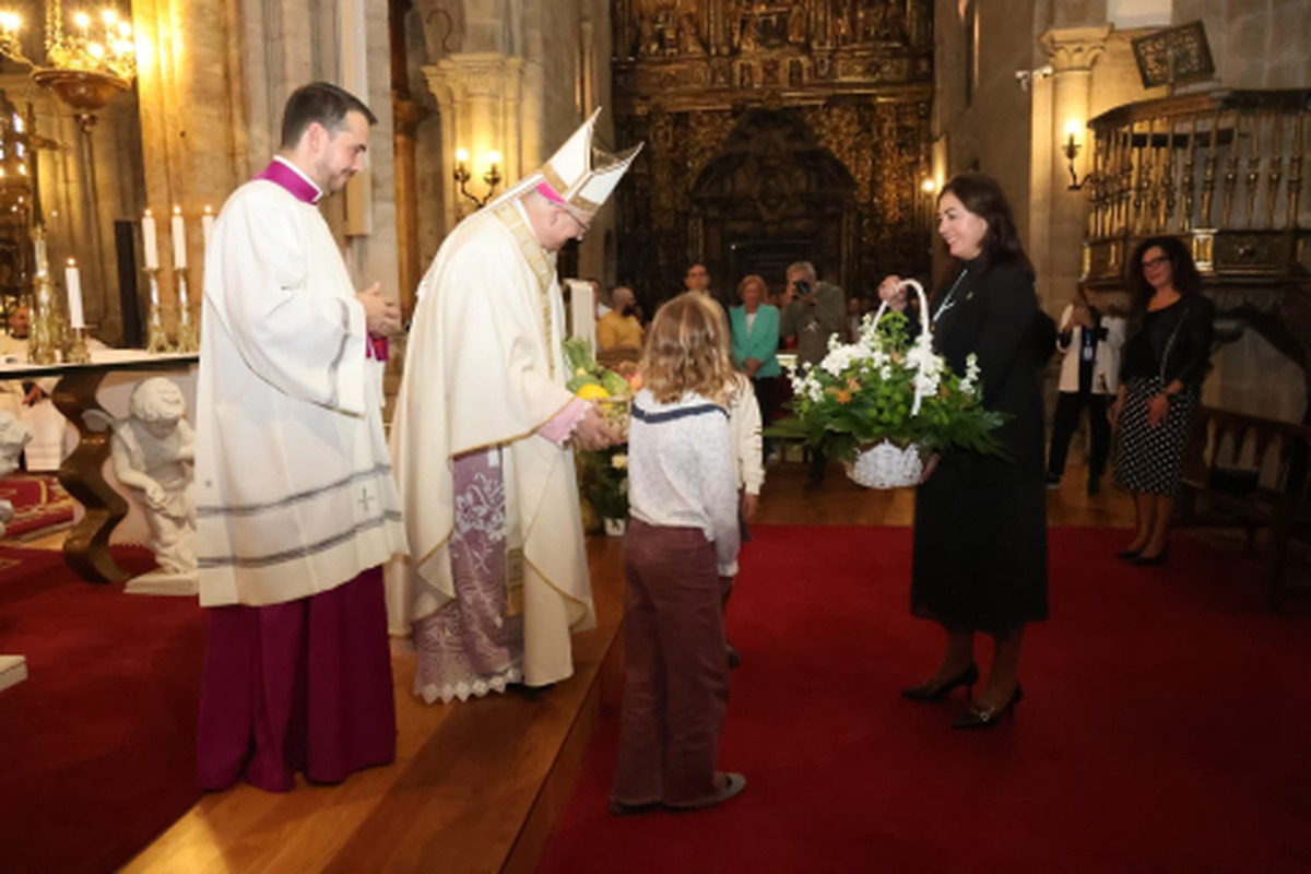 Lugo's municipal corporation honors San Froilán with traditional offering at the Cathedral