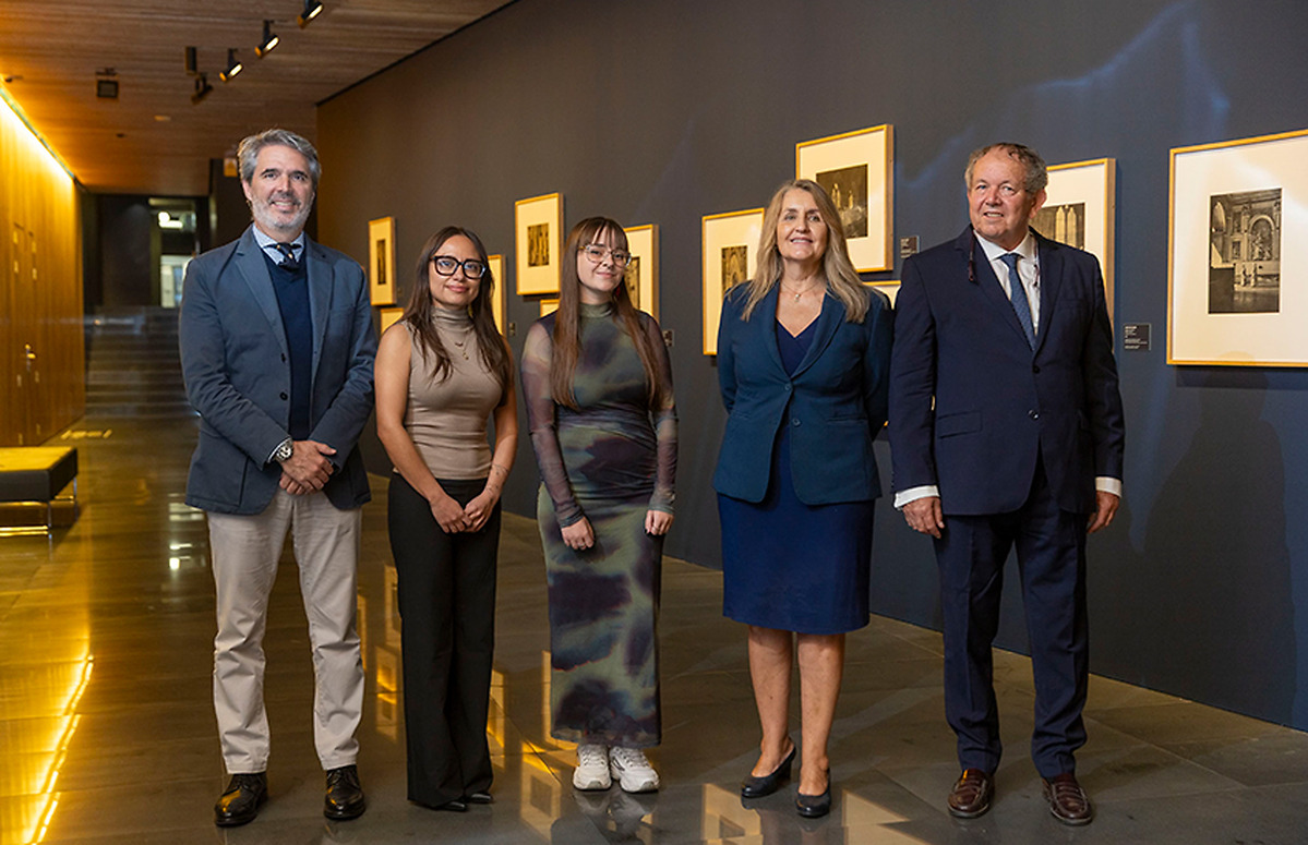 new exhibition explores tradition through body and clothing