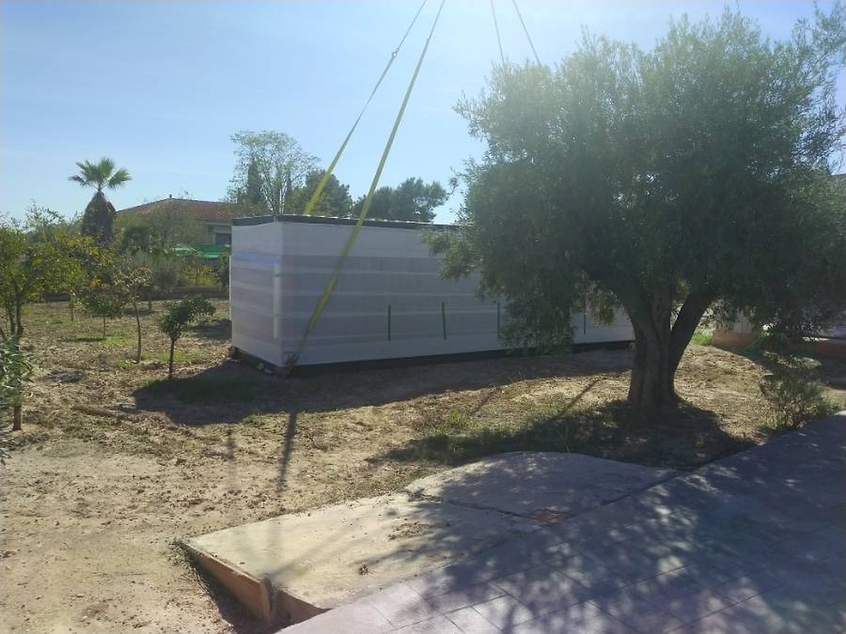 Local police halt illegal installation of prefabricated home in La Cañada