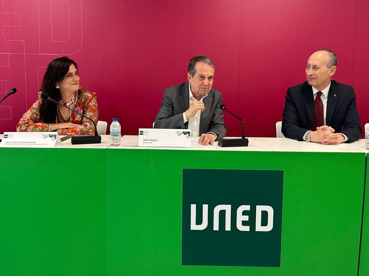 Vigo mayor attends the opening of the 2026-2027 academic year at UNED