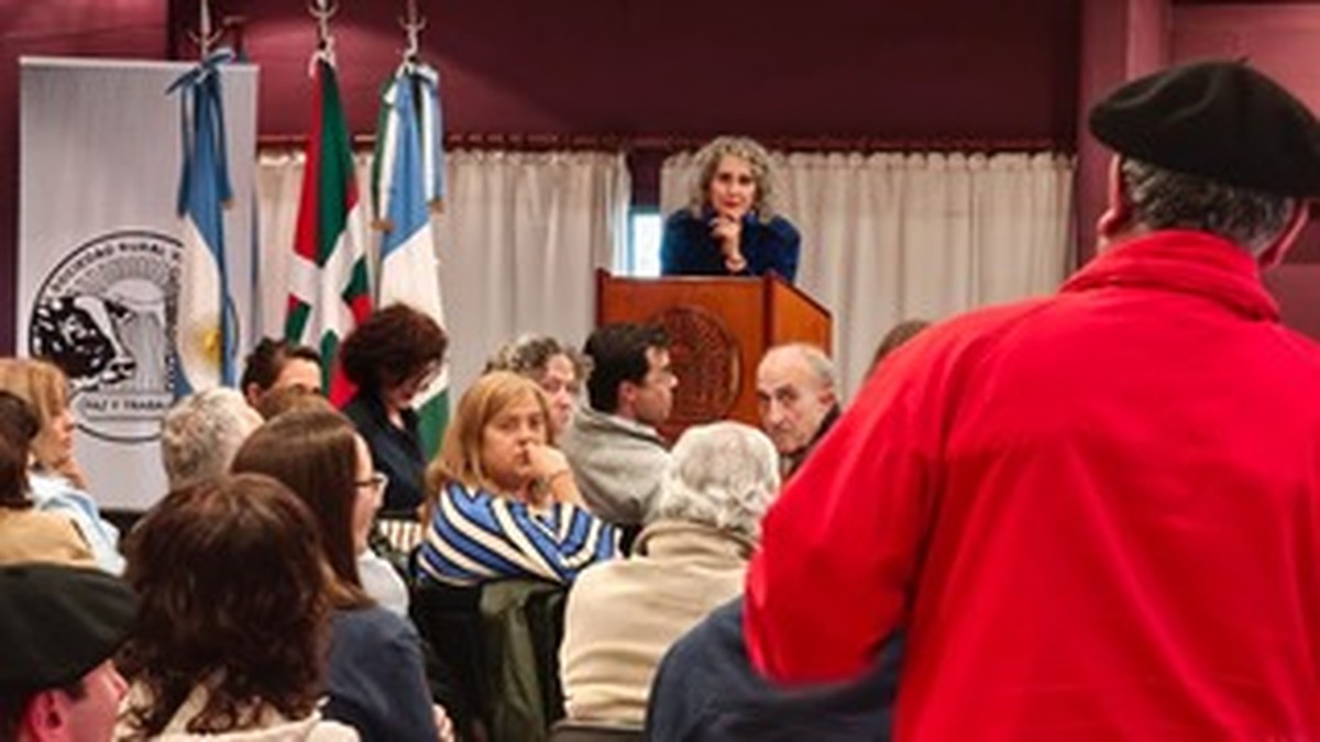 Bengoetxea highlights the role of the diaspora and Basque self-government in Argentina