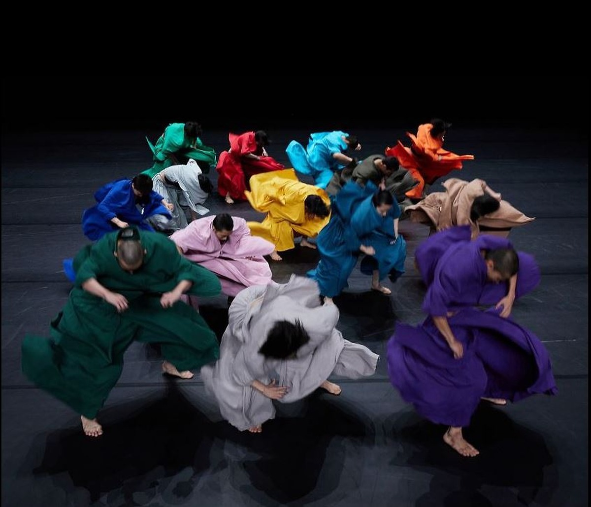 international contemporary dance and theatre at the Bretón this weekend