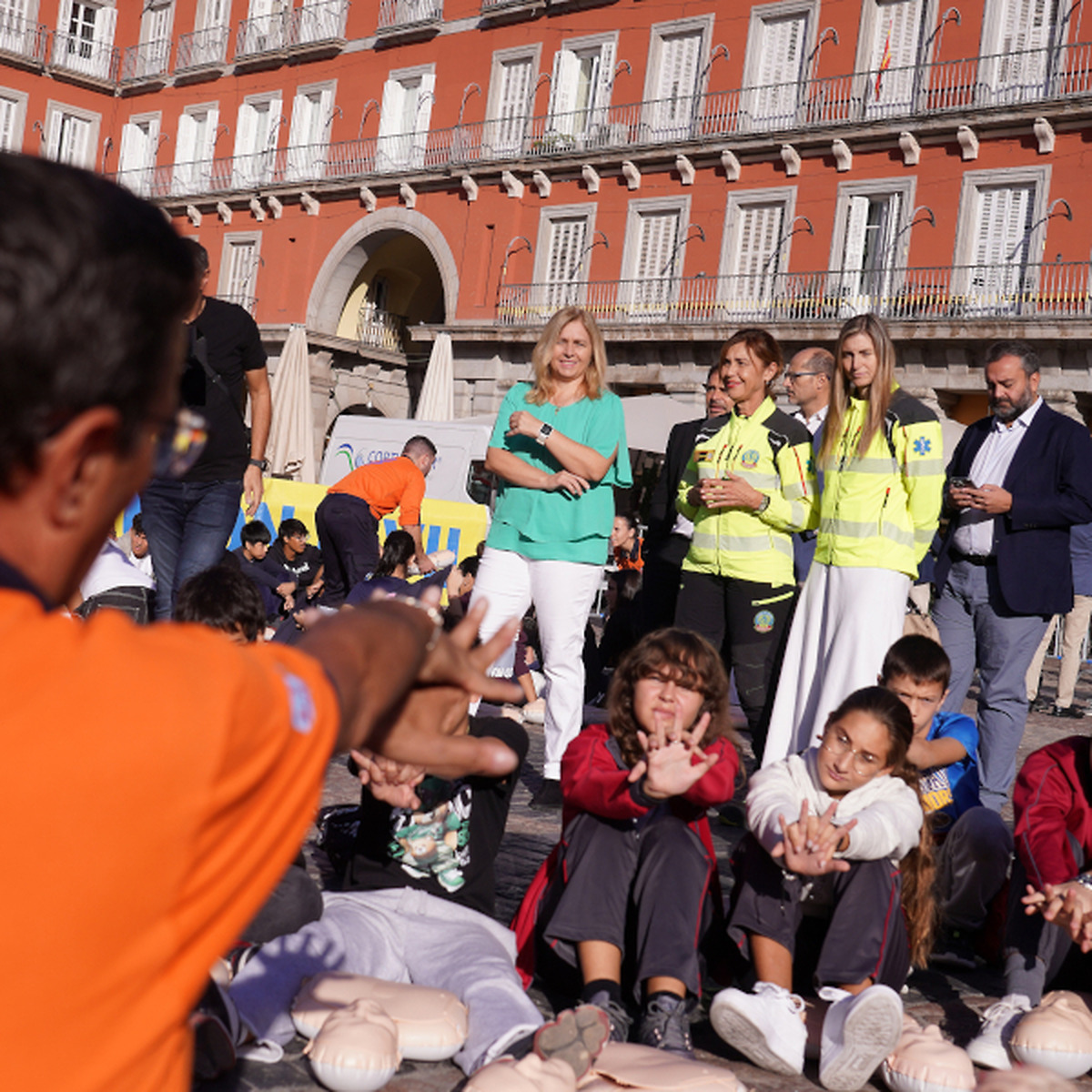 Madrid's emergency service trains 400 students in cardiopulmonary resuscitation