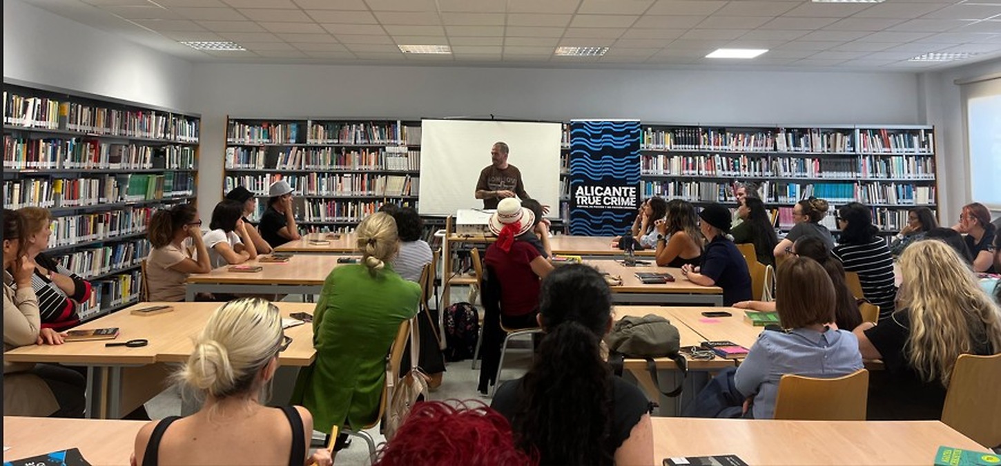 Alicante True Crime hosts discussions with David Alemán, Carlos Sedes and Alicia Giménez Bartlett