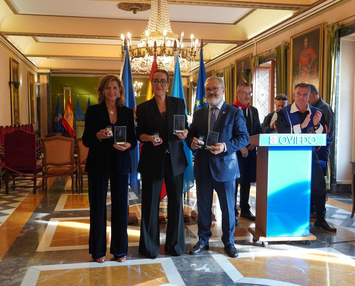 "Clavelitos" marks the opening of the 29th international cuarentunas competition memorial jamín